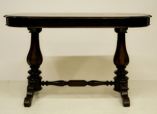 Tavolino, sec. XIX, in palissandro,  - Asta GIOIELLI, ARREDI D'ANTIQUARIATO, DIPINTI E SCULTURE - Poggio Bracciolini Casa d'Aste