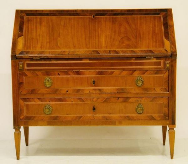 Cassettone a ribalta, in stile '700,