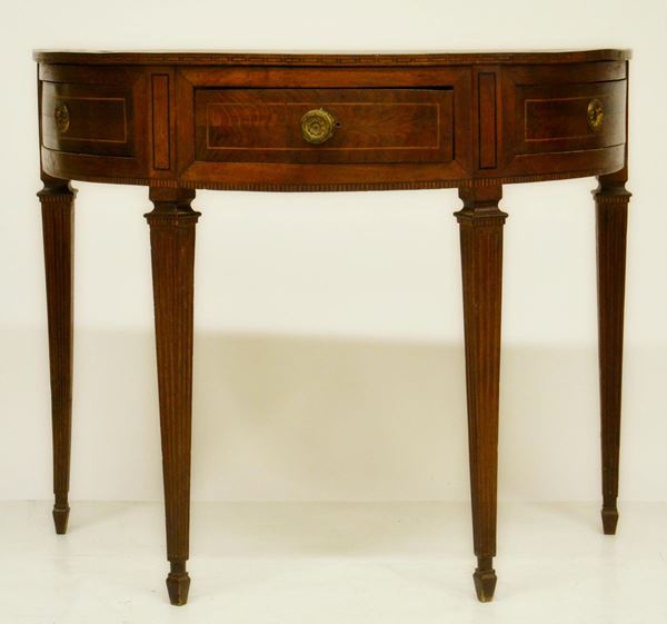 Consolle, sec. XIX, in mogano, tre cassetti,  - Asta GIOIELLI, ARREDI D'ANTIQUARIATO, DIPINTI E SCULTURE - Poggio Bracciolini Casa d'Aste