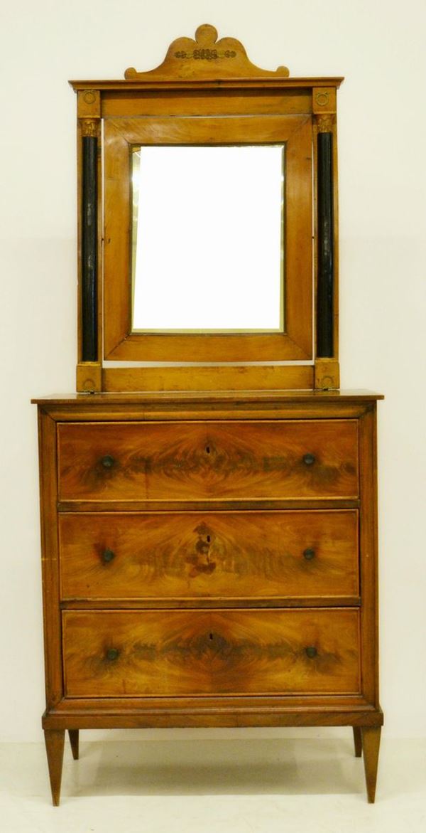 Cassettone, inizi sec. XX, in noce,  - Asta GIOIELLI, ARREDI D'ANTIQUARIATO, DIPINTI E SCULTURE - Poggio Bracciolini Casa d'Aste