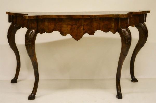 Consolle, sec. XVIII, lastronata in radica,