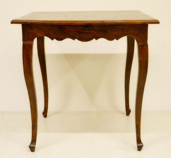 Tavolino, in stile Luigi XV, piano intarsiato,