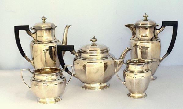 SERVITO DA CAFFE', TE' E CIOCCOLATIERA                                      - Asta GIOIELLI, ARGENTI, ARREDI, OGGETTI D'ARTE E DIPINTI - Poggio Bracciolini Casa d'Aste