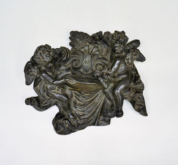 Acquasantiera, sec. XIX, in terracotta patinata in bronzo,