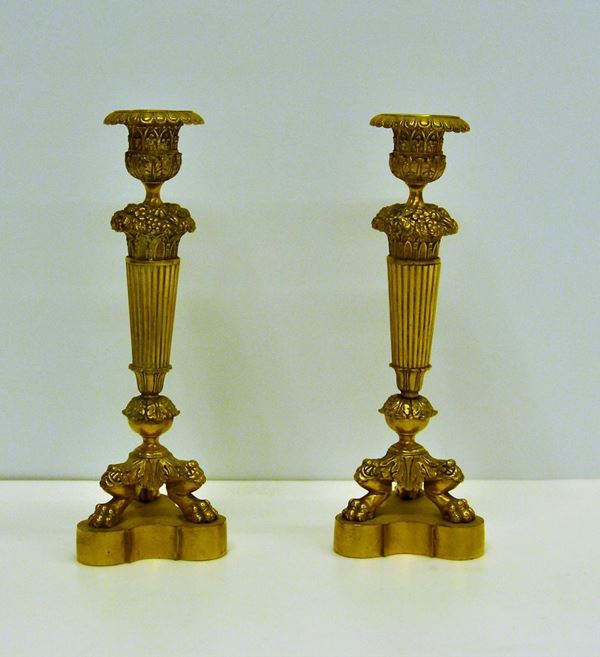 Coppia di candelabri, sec. XIX, in bronzo dorato,  - Asta GIOIELLI, ARGENTI, ARREDI, OGGETTI D'ARTE E DIPINTI - Poggio Bracciolini Casa d'Aste