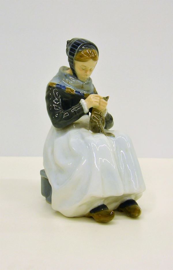 Scultura, sec. XX, in porcellana decorata in policromia
