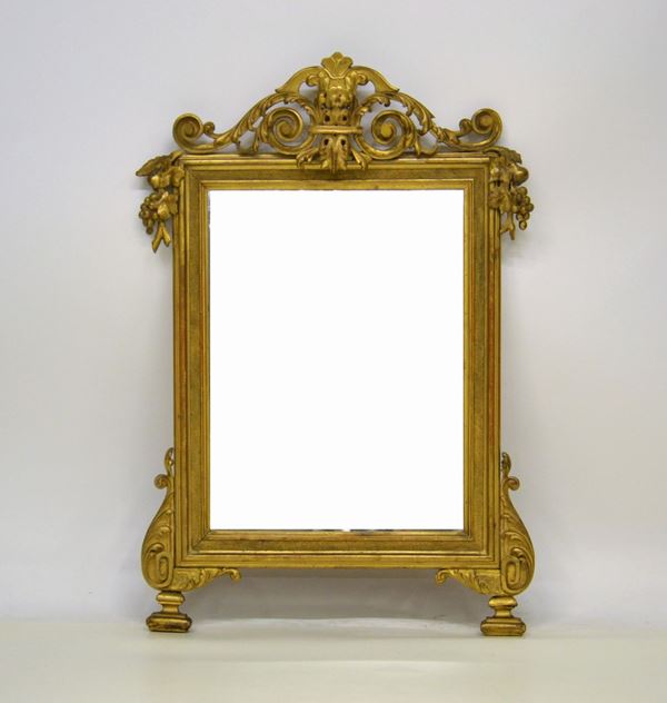Specchiera, sec. XIX, in legno intagliato e dorato,&nbsp;&nbsp;&nbsp;&nbsp;&nbsp;&nbsp;&nbsp;&nbsp;&nbsp;&nbsp;&nbsp;&nbsp;&nbsp;&nbsp;&nbsp;&nbsp;&nbsp;&nbsp;&nbsp;&nbsp;&nbsp;&nbsp;&nbsp;