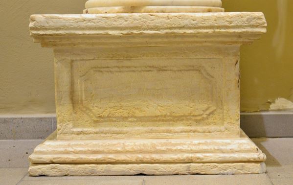 Base a plinto, inizi sec. XX,  - Asta GIOIELLI, ARGENTI, ARREDI, OGGETTI D'ARTE E DIPINTI - Poggio Bracciolini Casa d'Aste