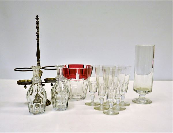 Vaso bicolore, sec. XX, in cristallo molato,