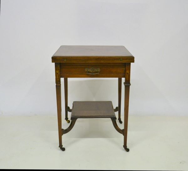 Tavolino da gioco a fazzoletto, Inghilterra, sec. XX,