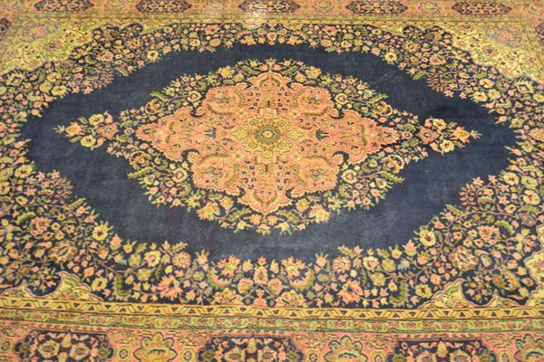 Tappeto persiano, sec. XX,  - Asta GIOIELLI, ARGENTI, ARREDI, OGGETTI D'ARTE E DIPINTI - Poggio Bracciolini Casa d'Aste