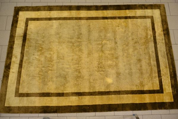 Tappeto, fine sec. XX, fondo crema e marrone, cm 200x295&nbsp;&nbsp;&nbsp;&nbsp;&nbsp;&nbsp;&nbsp;&nbsp;&nbsp;&nbsp;&nbsp;&nbsp;&nbsp;&nbsp;&nbsp;&nbsp;&nbsp;&nbsp;&nbsp;&nbsp;&nbsp;&nbsp;&nbsp;&nbsp;&nbsp;&nbsp;&nbsp;&nbsp;&nbsp;&nbsp;&nbsp;&nbsp;&nbsp;&nbsp;&nbsp;&nbsp;&nbsp;&nbsp;&nbsp;&nbsp;&nbsp;&nbsp;&nbsp;&nbsp;&nbsp;&nbsp;&nbsp;&nbsp;&nbsp;