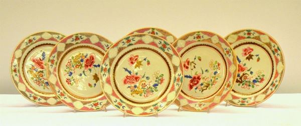 Sei piatti, Cina, sec. XIX, in porcellana  - Asta GIOIELLI, ARGENTI, ARREDI, OGGETTI D'ARTE E DIPINTI - Poggio Bracciolini Casa d'Aste