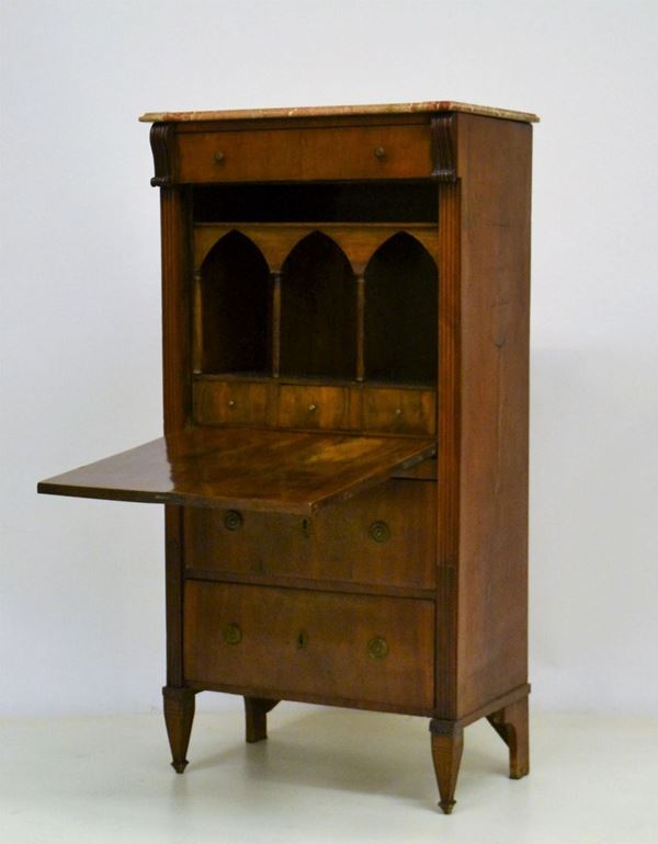 Secretaire, fine sec. XIX, lastronato in noce