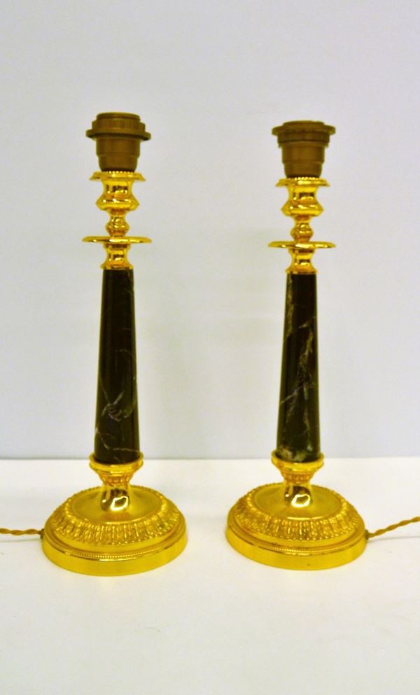 Coppia di lumi da tavolo, sec. XX,&nbsp;&nbsp;&nbsp;&nbsp;&nbsp;&nbsp;&nbsp;&nbsp;&nbsp;&nbsp;&nbsp;&nbsp;&nbsp;&nbsp;&nbsp;&nbsp;&nbsp;&nbsp;&nbsp;&nbsp;&nbsp;&nbsp;&nbsp;&nbsp;&nbsp;&nbsp;&nbsp;&nbsp;&nbsp;&nbsp;&nbsp;&nbsp;&nbsp;&nbsp;&nbsp;&nbsp;&nbsp;&nbsp;&nbsp;&nbsp;