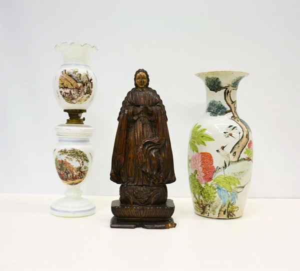 Scultura, sec. XVIII, in legno pscolpito e laccato,&nbsp;&nbsp;&nbsp;&nbsp;&nbsp;&nbsp;&nbsp;&nbsp;&nbsp;&nbsp;&nbsp;&nbsp;&nbsp;&nbsp;&nbsp;&nbsp;&nbsp;&nbsp;&nbsp;&nbsp;&nbsp;&nbsp;&nbsp;