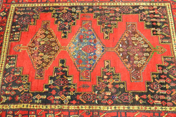 Tappeto persiano, sec XX,  - Asta GIOIELLI, ARGENTI, ARREDI, OGGETTI D'ARTE E DIPINTI - Poggio Bracciolini Casa d'Aste