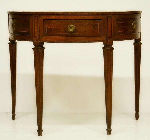 Consolle, sec. XIX, in mogano, tre cassetti,  - Asta GIOIELLI, ARGENTI, ARREDI, OGGETTI D'ARTE E DIPINTI - Poggio Bracciolini Casa d'Aste