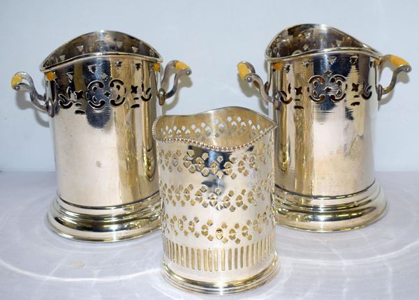 COPPIA PORTA BOTTIGLIE E PORTABOTTIGLIE , SEC. XX&nbsp;&nbsp;&nbsp;&nbsp;&nbsp;&nbsp;&nbsp;&nbsp;&nbsp;&nbsp;&nbsp;&nbsp;&nbsp;&nbsp;&nbsp;&nbsp;&nbsp;&nbsp;&nbsp;&nbsp;&nbsp;&nbsp;&nbsp;&nbsp;&nbsp;  - Asta ASTA A TEMPO - ANTIQUARIATO E COLLEZIONISMO - Poggio Bracciolini Casa d'Aste