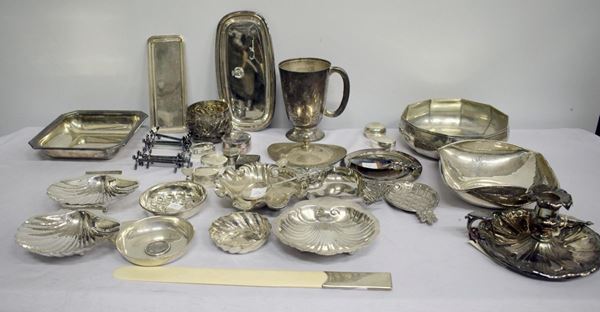 Lotto composto da quaranta , oggetti, sec. XX&nbsp;&nbsp;&nbsp;&nbsp;&nbsp;&nbsp;&nbsp;&nbsp;&nbsp;&nbsp;&nbsp;&nbsp;&nbsp;&nbsp;&nbsp;&nbsp;&nbsp;&nbsp;&nbsp;&nbsp;&nbsp;&nbsp;&nbsp;&nbsp;&nbsp;&nbsp;&nbsp;&nbsp;&nbsp;  - Asta ASTA A TEMPO - ANTIQUARIATO E COLLEZIONISMO - Poggio Bracciolini Casa d'Aste