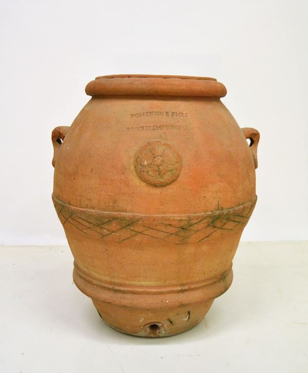 Orcio in terracotta, manifattura Ricceri, Impruneta, con stemma e manici,&nbsp;