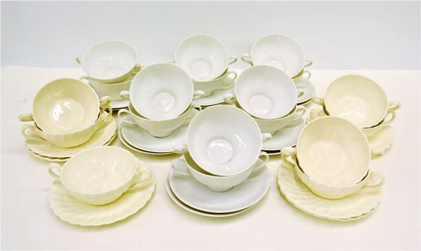 Dodici tazze da consomm&egrave; con piattini in porcellana Bavaria&nbsp;&nbsp;&nbsp;&nbsp;&nbsp;&nbsp;&nbsp;&nbsp;&nbsp;&nbsp;&nbsp;&nbsp;&nbsp;&nbsp;&nbsp;