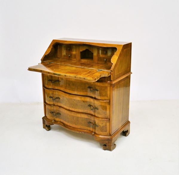 Piccolo bureau, in stile veneto del 700,&nbsp;&nbsp;&nbsp;&nbsp;&nbsp;&nbsp;&nbsp;&nbsp;&nbsp;&nbsp;&nbsp;&nbsp;&nbsp;&nbsp;&nbsp;&nbsp;&nbsp;&nbsp;&nbsp;&nbsp;&nbsp;&nbsp;&nbsp;&nbsp;&nbsp;&nbsp;&nbsp;&nbsp;&nbsp;&nbsp;&nbsp;&nbsp;&nbsp;&nbsp;