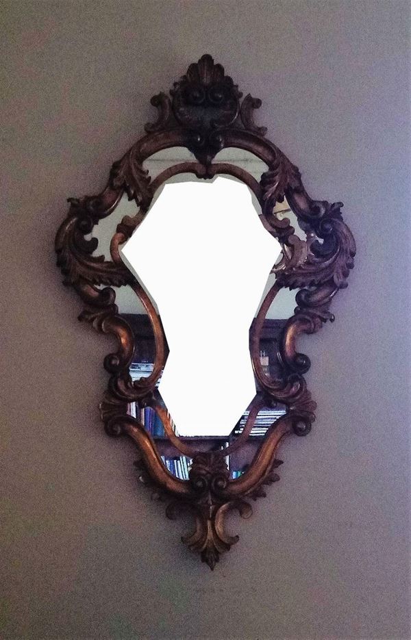 Cornice, inizi sec. XX, in legno dorato e&nbsp;&nbsp;&nbsp;&nbsp;&nbsp;&nbsp;&nbsp;&nbsp;&nbsp;&nbsp;&nbsp;&nbsp;&nbsp;&nbsp;&nbsp;&nbsp;&nbsp;&nbsp;&nbsp;&nbsp;&nbsp;&nbsp;&nbsp;&nbsp;&nbsp;&nbsp;&nbsp;&nbsp;&nbsp;&nbsp;&nbsp;&nbsp;&nbsp;