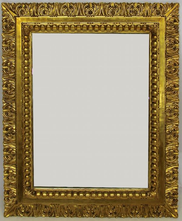 Specchiera, sec. XX, in cornice lignea dorata,&nbsp;&nbsp;&nbsp;&nbsp;&nbsp;&nbsp;&nbsp;&nbsp;&nbsp;&nbsp;&nbsp;&nbsp;&nbsp;&nbsp;&nbsp;&nbsp;&nbsp;&nbsp;&nbsp;&nbsp;&nbsp;&nbsp;&nbsp;&nbsp;&nbsp;&nbsp;&nbsp;&nbsp;  - Asta ASTA A TEMPO - ANTIQUARIATO E COLLEZIONISMO - Poggio Bracciolini Casa d'Aste
