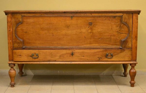 Credenza, sec. XX, in noce,&nbsp;&nbsp;&nbsp;&nbsp;&nbsp;&nbsp;&nbsp;&nbsp;&nbsp;&nbsp;&nbsp;&nbsp;&nbsp;&nbsp;&nbsp;&nbsp;&nbsp;&nbsp;&nbsp;&nbsp;&nbsp;&nbsp;&nbsp;&nbsp;&nbsp;&nbsp;&nbsp;&nbsp;&nbsp;&nbsp;&nbsp;&nbsp;&nbsp;&nbsp;&nbsp;&nbsp;&nbsp;&nbsp;&nbsp;&nbsp;&nbsp;&nbsp;&nbsp;&nbsp;&nbsp;&nbsp;&nbsp;