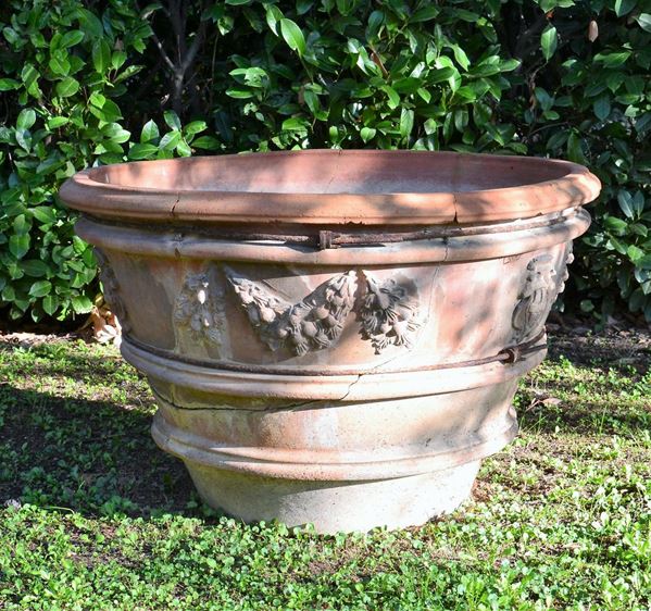 Conca, sec. XX, in terracotta,&nbsp;&nbsp;&nbsp;&nbsp;&nbsp;&nbsp;&nbsp;&nbsp;&nbsp;&nbsp;&nbsp;&nbsp;&nbsp;&nbsp;&nbsp;&nbsp;&nbsp;&nbsp;&nbsp;&nbsp;&nbsp;&nbsp;&nbsp;&nbsp;&nbsp;&nbsp;&nbsp;&nbsp;&nbsp;&nbsp;&nbsp;&nbsp;&nbsp;&nbsp;&nbsp;&nbsp;&nbsp;&nbsp;&nbsp;&nbsp;&nbsp;&nbsp;&nbsp;&nbsp;