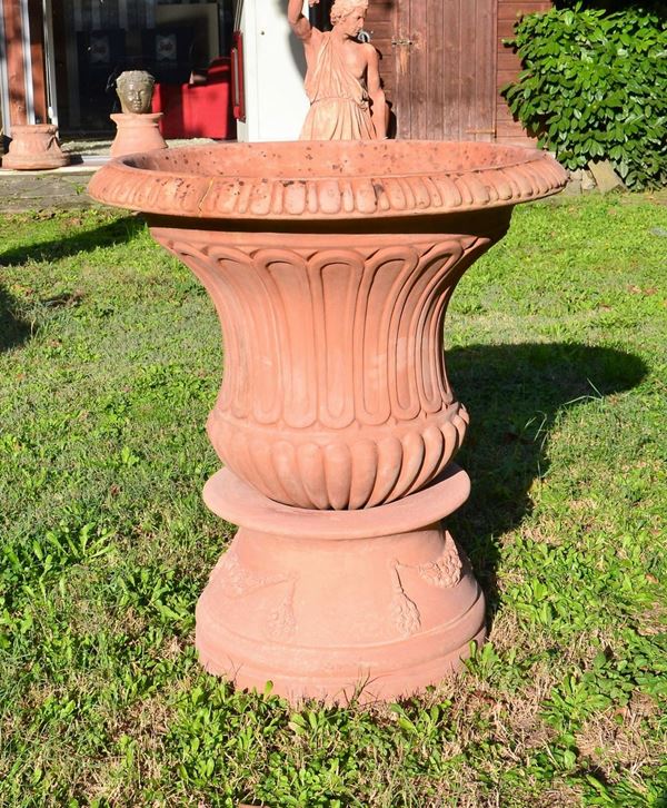Vaso con base, sec. XX,&nbsp;&nbsp;&nbsp;&nbsp;&nbsp;&nbsp;&nbsp;&nbsp;&nbsp;&nbsp;&nbsp;&nbsp;&nbsp;&nbsp;&nbsp;&nbsp;&nbsp;&nbsp;&nbsp;&nbsp;&nbsp;&nbsp;&nbsp;&nbsp;&nbsp;&nbsp;&nbsp;&nbsp;&nbsp;&nbsp;&nbsp;&nbsp;&nbsp;&nbsp;&nbsp;&nbsp;&nbsp;&nbsp;&nbsp;&nbsp;&nbsp;&nbsp;&nbsp;&nbsp;&nbsp;&nbsp;&nbsp;&nbsp;&nbsp;&nbsp;&nbsp;
