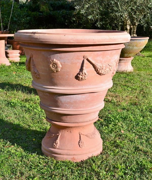 Conca, sec. XX, in terracotta,&nbsp;&nbsp;&nbsp;&nbsp;&nbsp;&nbsp;&nbsp;&nbsp;&nbsp;&nbsp;&nbsp;&nbsp;&nbsp;&nbsp;&nbsp;&nbsp;&nbsp;&nbsp;&nbsp;&nbsp;&nbsp;&nbsp;&nbsp;&nbsp;&nbsp;&nbsp;&nbsp;&nbsp;&nbsp;&nbsp;&nbsp;&nbsp;&nbsp;&nbsp;&nbsp;&nbsp;&nbsp;&nbsp;&nbsp;&nbsp;&nbsp;&nbsp;&nbsp;&nbsp;