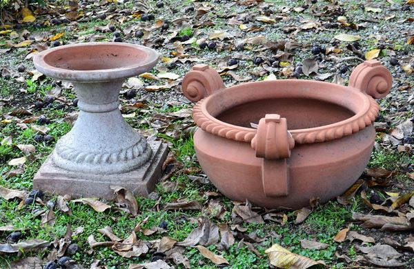 Due basi, sec. XX, in terracotta, alt cm 42 e 35&nbsp;&nbsp;&nbsp;&nbsp;&nbsp;&nbsp;&nbsp;&nbsp;&nbsp;&nbsp;&nbsp;&nbsp;&nbsp;&nbsp;&nbsp;&nbsp;&nbsp;&nbsp;&nbsp;&nbsp;&nbsp;&nbsp;&nbsp;&nbsp;&nbsp;&nbsp;