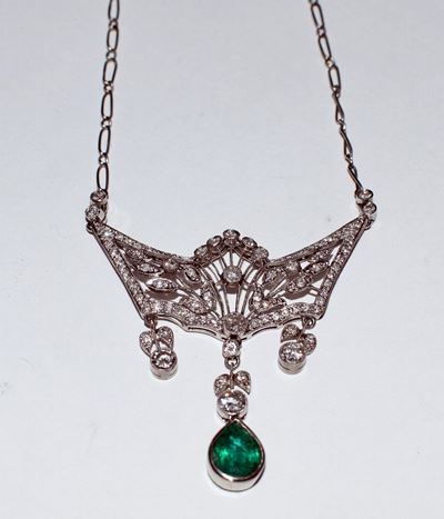 Collana in Oro Bianco, Diamanti e Smeraldo