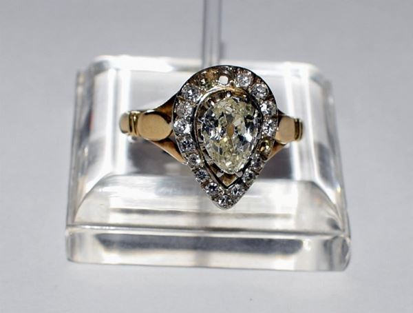 ANELLO, IN ORO GIALLO, ORO BIANCO E DIAMANTI