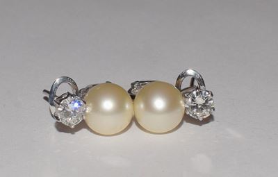 Paio di Orecchini in Oro Bianco, Brillanti e