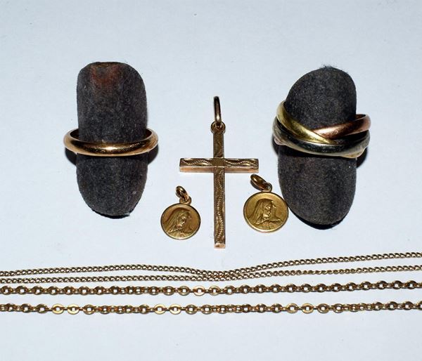 ANELLO A TRE CERCHI, FEDE,DUE MEDAGLIETTE,  - Asta GIOIELLI, ARREDI D'ANTIQUARIATO, DIPINTI E SCULTURE - Poggio Bracciolini Casa d'Aste