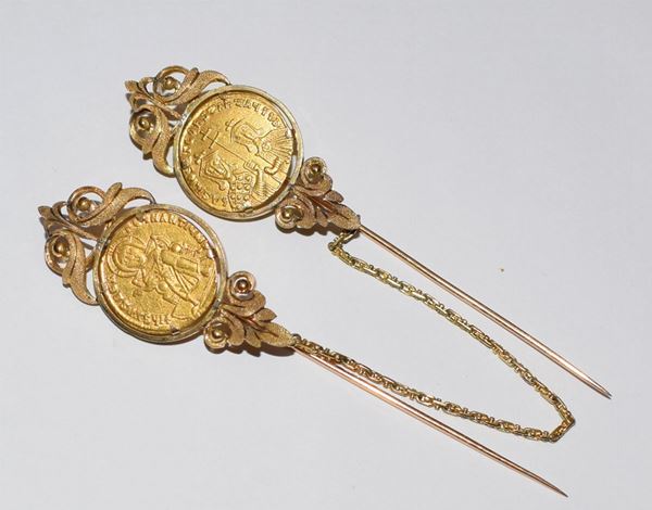 DUE SPILLI IN ORO GIALLO                                                  
