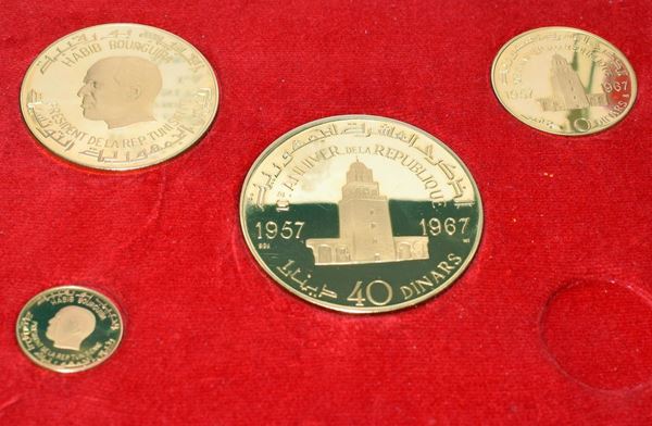 SERIE DI QUATTRO MONETE IN ORO 900/1000