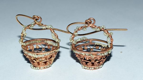 PAIO DI ORECCHINI ORO GIALLO A BASSO TITOLO E PERLE  - Asta GIOIELLI, ARREDI D'ANTIQUARIATO, DIPINTI E SCULTURE - Poggio Bracciolini Casa d'Aste