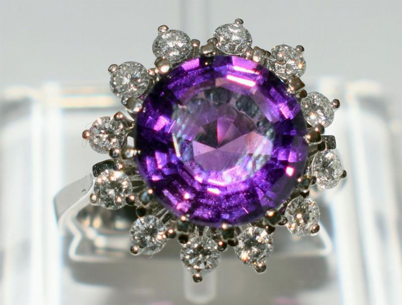 Anello Oro Bianco 14kt, Ametista e Diamanti