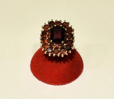 Anello in Oro Giallo e Granati