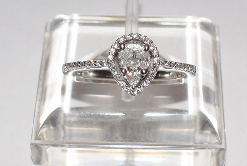 Anello in Oro Bianco, e Diamanti