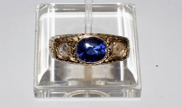 ANELLO IN ORO GIALLO, DIAMANTI E PIETRA