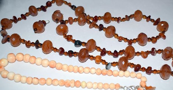 LUNGA COLLANA IN AMBRA E PAIO DI ORECCHINI                                