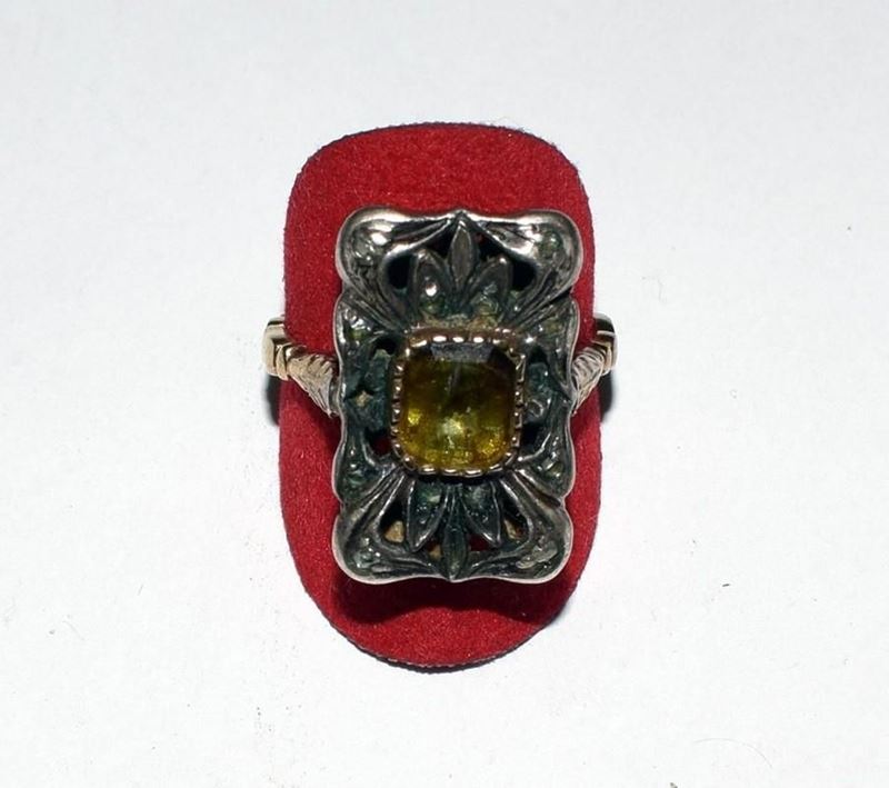 Anello ,inizi Sec. XX , in Oro Giallo , Argento e
