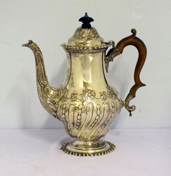 CAFFETTIERA , LONDRA 1903 ARGENTIERE CHARLES&nbsp;&nbsp;&nbsp;&nbsp;&nbsp;&nbsp;&nbsp;&nbsp;&nbsp;&nbsp;&nbsp;&nbsp;&nbsp;&nbsp;&nbsp;&nbsp;&nbsp;&nbsp;&nbsp;&nbsp;&nbsp;&nbsp;&nbsp;&nbsp;&nbsp;&nbsp;&nbsp;&nbsp;&nbsp;&nbsp;  - Asta GIOIELLI, ARREDI D'ANTIQUARIATO, DIPINTI E SCULTURE - Poggio Bracciolini Casa d'Aste