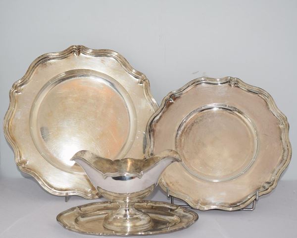 DUE VASSOI E UNA SALSIERA CON VASSOIO  - Asta GIOIELLI, ARREDI D'ANTIQUARIATO, DIPINTI E SCULTURE - Poggio Bracciolini Casa d'Aste