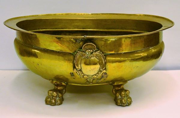 Braciere ovale, sec. XVII, in ottone,                                     